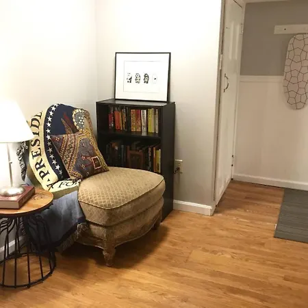 ~*Pet Friendly 30Min To Downtown*~ The Bostonian-3
