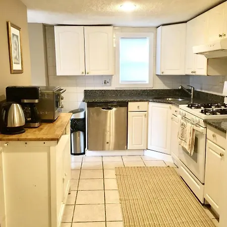 ~*Pet Friendly 30Min To Downtown*~ The Bostonian-2