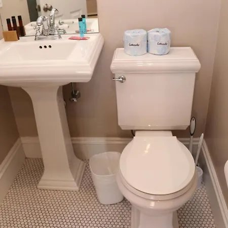 Stylish Downtown Studio In The South End, C. Ave #1-3
