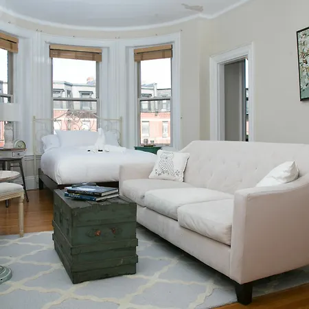 Charming Studio In Back Bay By Sonder-2