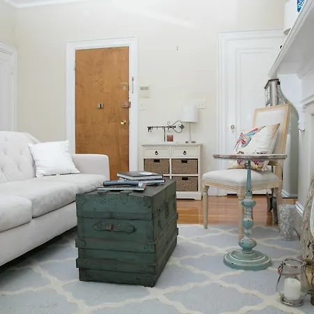 Charming Studio In Back Bay By Sonder-3