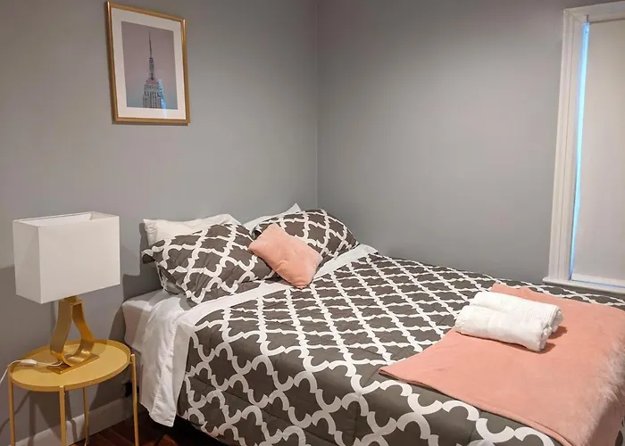 Clean Comfy Centrally Located Private Room