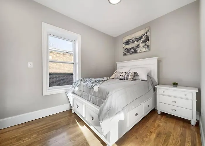 Cozy 4Br 2Bh Apt In Near Bu