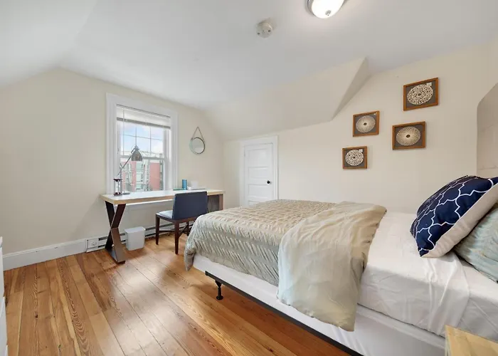 5Br 2Bh Bright & Spacious Apt In Brighton Boston