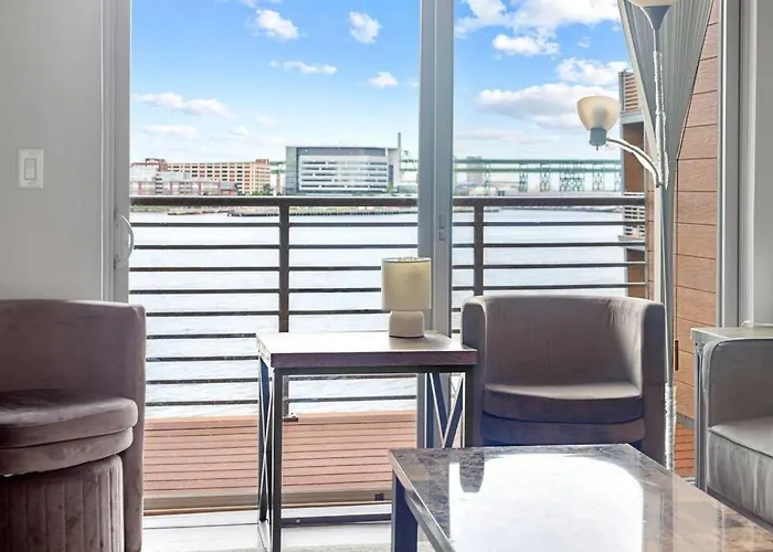 Appartement Cozy And Beautiful 1Br Ocean View With Balcony à Boston acceptant les animaux