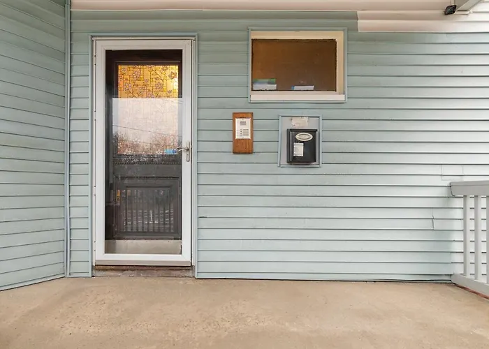 Bright & Spacious Apartment, Mins From Downtown Boston, Parking