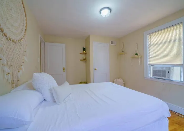 New Vanity Short- Term Rentals- Neponset Riverway