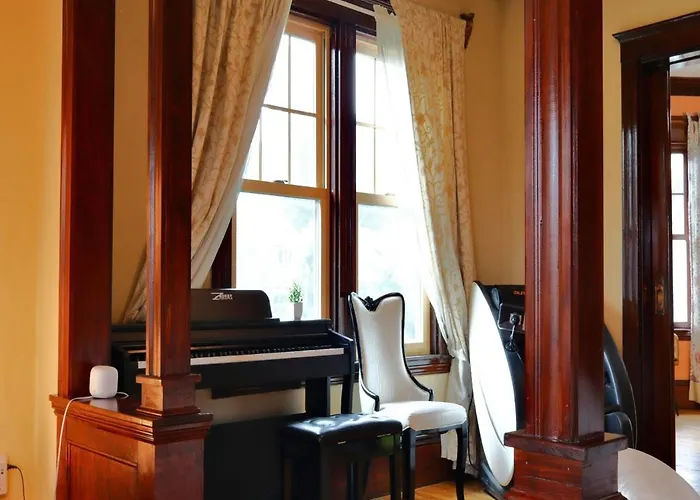 Beautiful Victorian House, Great Views, Free Parking