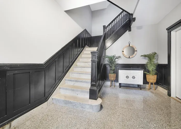 Cozy 4Br 2Bh Apt In Near Bu
