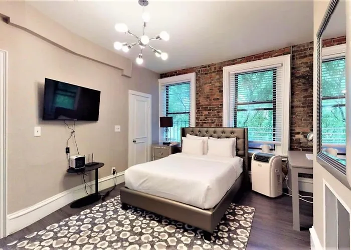 L 3-33 Stylish Private Studio In Boston!