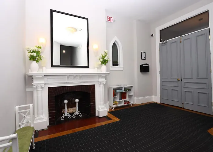Pet friendly Cozy Studio On Newbury Street, #1 Boston
