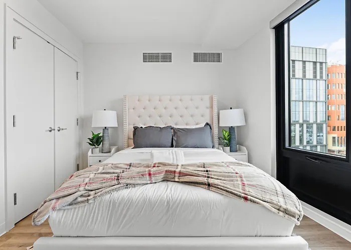 Furnished Luxury Apartment Next To Harvard Stadium