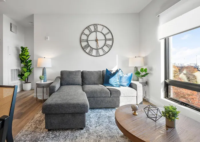Luxury Furnished Apartment Near Logan Airport