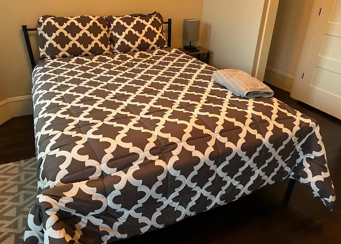 Homestay In Boston Fields Corner Area - 30 Days M
