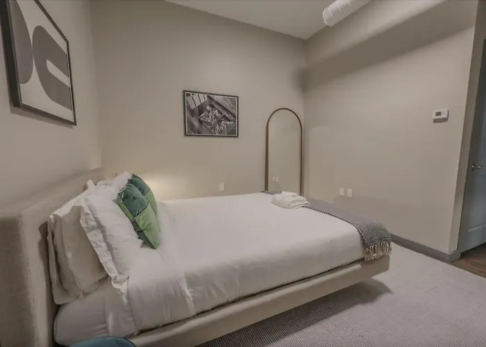 Classic And Chic Apartment 1 Bedroom