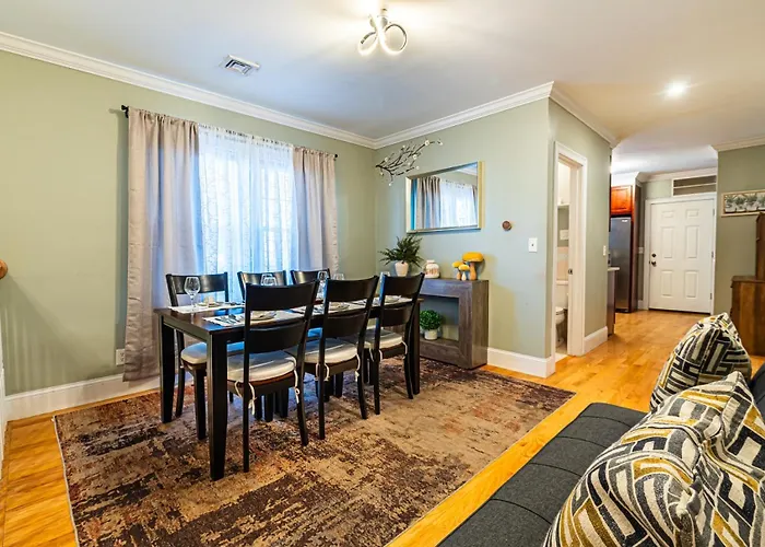 Renovated 4Br3Ba Escape - Near Public Transportation