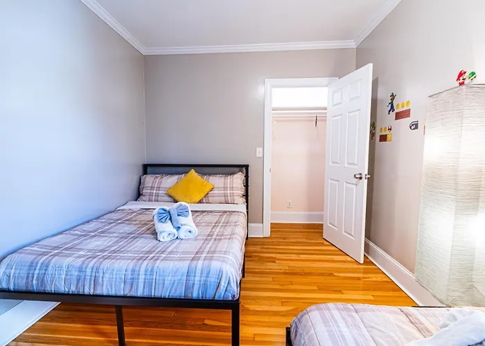 Renovated 4Br3Ba Escape - Near Public Transportation
