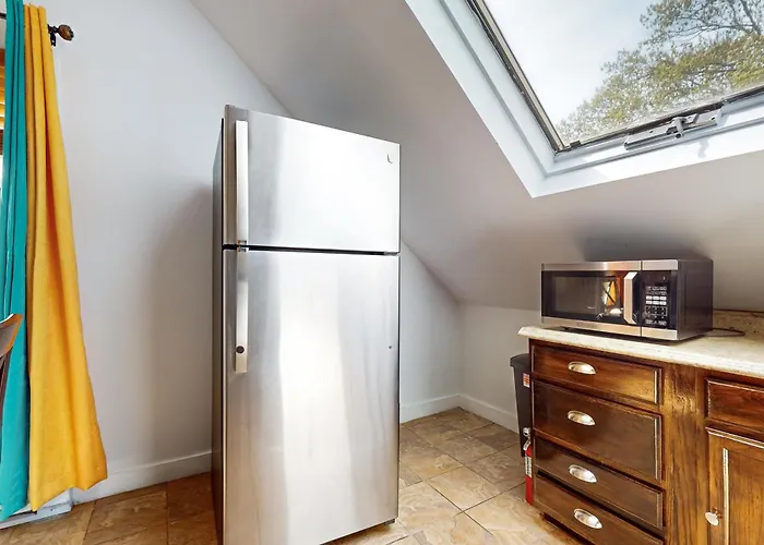 3 Mi To Franklin Park Zoo! Bright Residential Stay