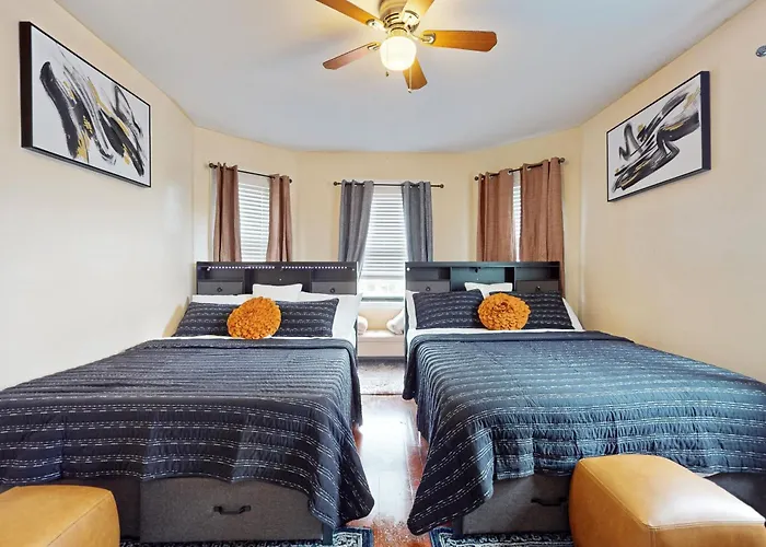 3 Mi To Franklin Park Zoo! Bright Residential Stay