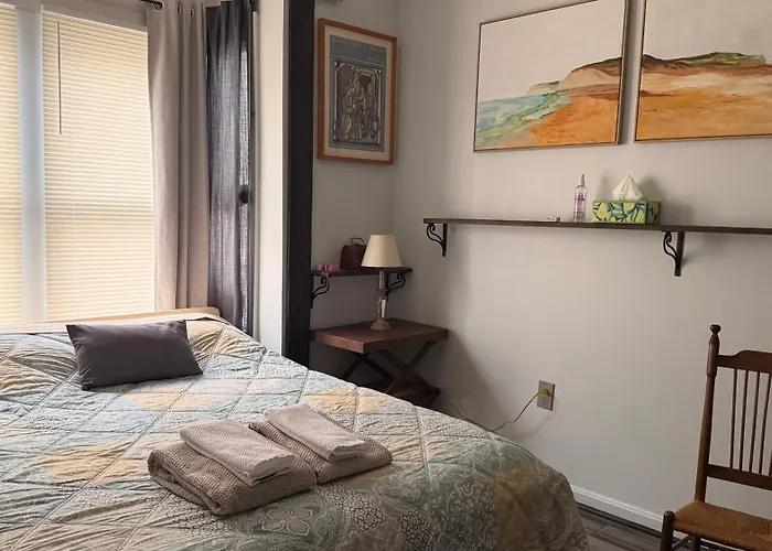Private Rooms, Shared Bath In A Private Home Minutes From Logan Airport