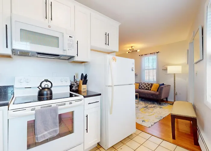 Modern,02 Mile To Northeastern, In Unit Laundry