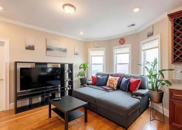 4Br Dorchester Home - Near Marina Bay & Parks - Sun-Filled Summer Getaway 90-3 Boston