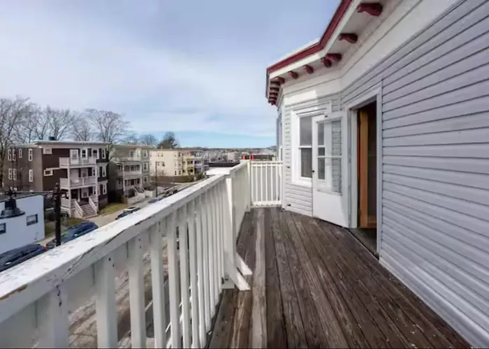 4Br Dorchester Home - Near Marina Bay & Parks - Sun-Filled Summer Getaway 90-3 Boston