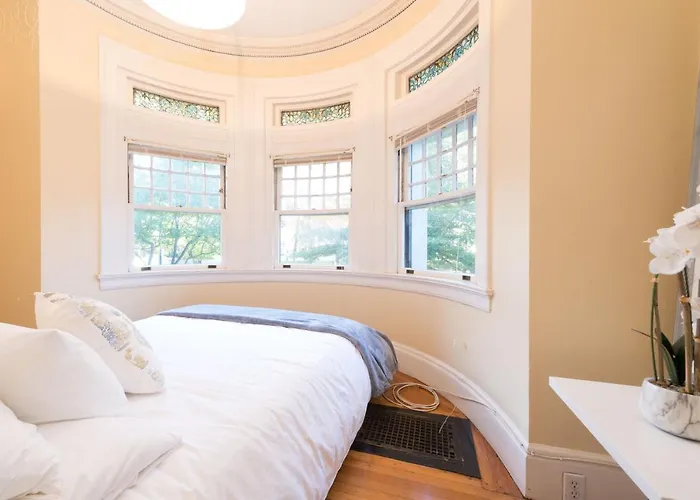 Pelicanstay In Boston Back Bay