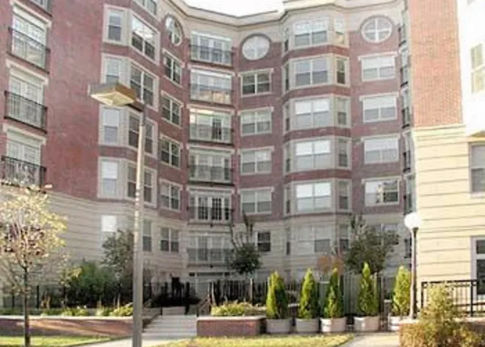 Global Suites At Victory Gardens